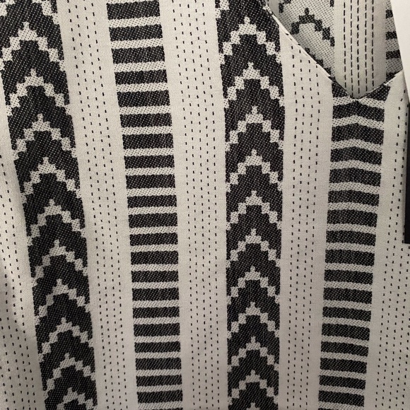 Supply & Demand Bell Sleeve Top - Picture 4 of 6